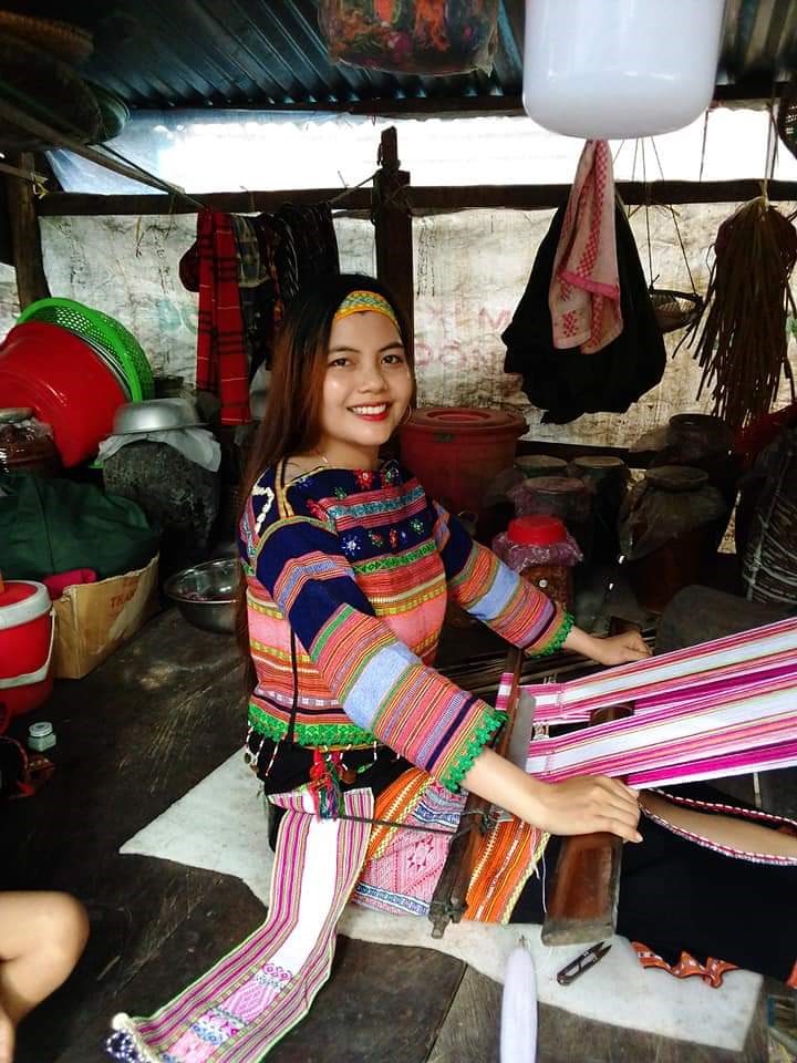 Để sắc màu thổ cẩm không bị “bay đi” - ảnh 1