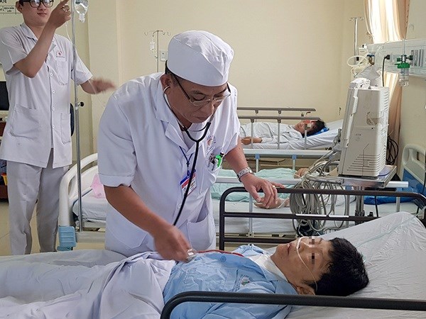 Phẫu thuật thành công bệnh nhân bị bướu cổ “khủng” - ảnh 2