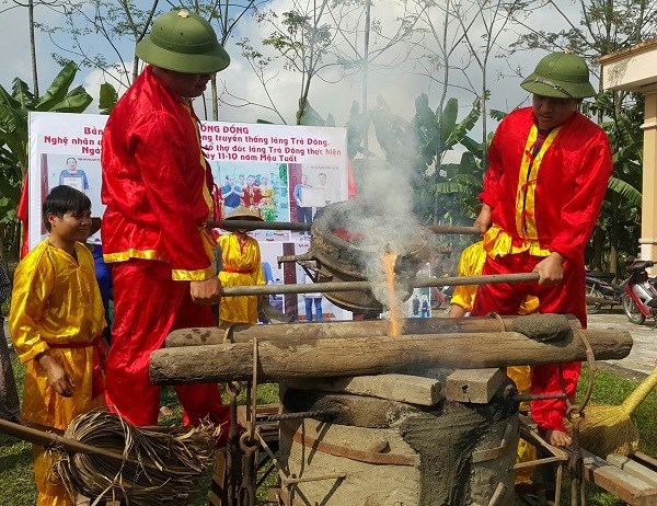 Nghề đúc đồng cổ truyền làng Chè là Di sản văn hóa phi vật thể quốc gia - ảnh 2