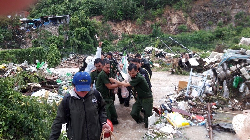 Thủ tướng gửi lời thăm hỏi, chia buồn sâu sắc tới nạn nhân mưa lũ - ảnh 1