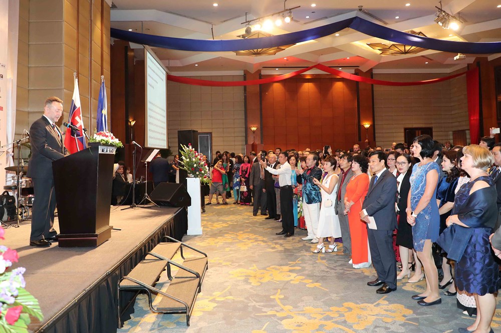 Bộ trưởng Nguyễn Ngọc Thiện: Việt Nam luôn ghi nhớ sự giúp đỡ quý báu của Séc và Slovakia - ảnh 2