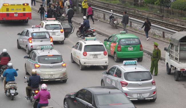 Hà Nội: Sẽ thử nghiệm phân vùng taxi trước khi triển khai trên diện rộng - ảnh 1