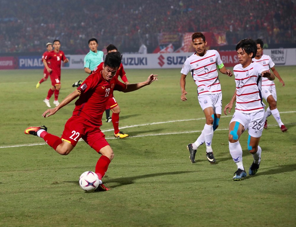 Việt Nam 3-0 Campuchia: Tiến Linh, Quang Hải, Văn Đức ghi bàn - ảnh 7