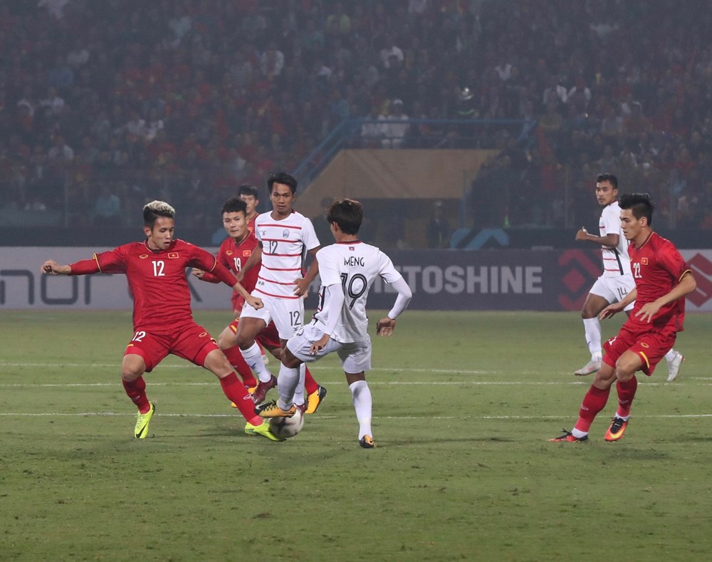 Việt Nam 3-0 Campuchia: Tiến Linh, Quang Hải, Văn Đức ghi bàn - ảnh 6