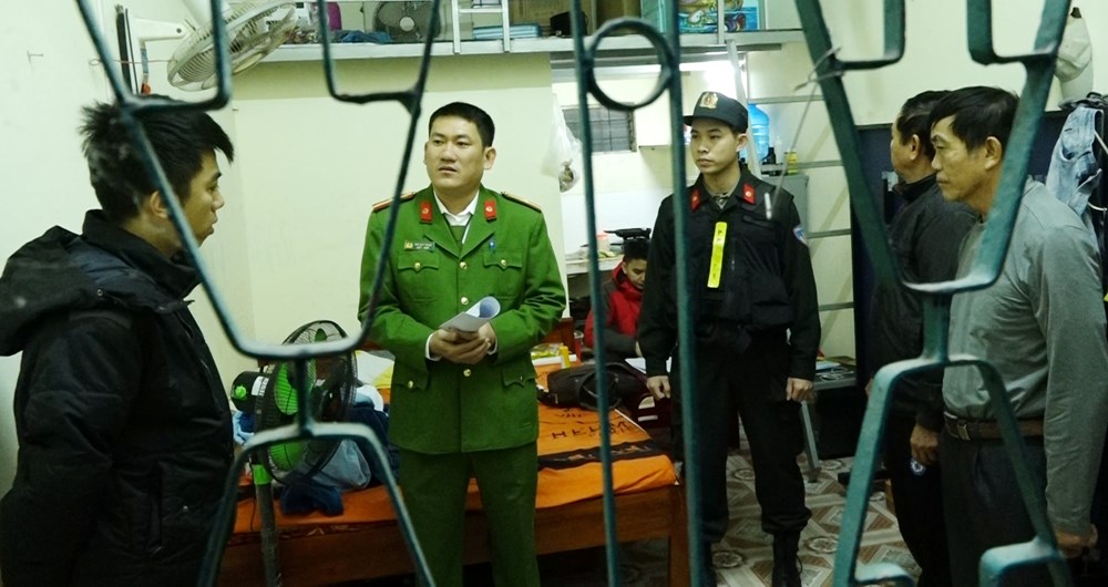 Quảng Bình: Đồng loạt khám xét 10 điểm cho vay “tín dụng đen” với lãi suất 365%/năm - ảnh 2