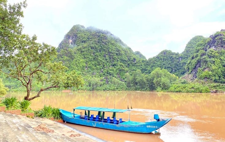 Tạm ngừng đón khách tham quan động Phong Nha do nước lũ dâng cao - ảnh 1