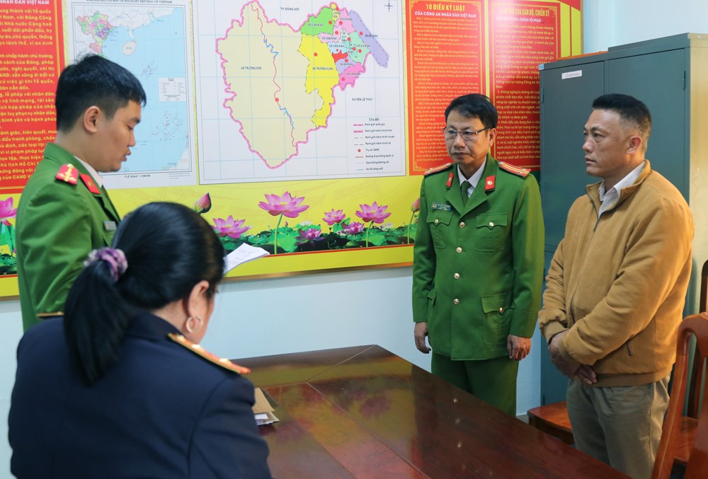 Khởi tố trưởng trạm quản lý bảo vệ rừng Khe Đen - ảnh 1