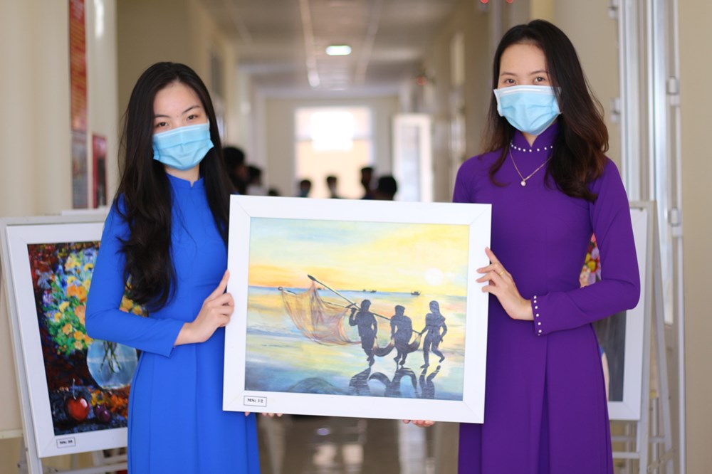 Vẽ tranh đá để đấu giá ủng hộ Quỹ vắcxin phòng, chống Covid-19 - ảnh 4