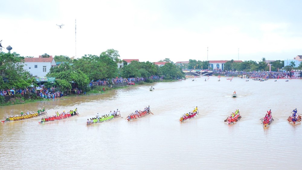 Rộn ràng sóng nước Kiến Giang mừng Tết Độc lập - ảnh 1