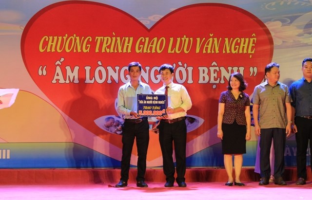 Chương trình “Ấm lòng người bệnh” lần thứ III năm 2019: Lan tỏa nghĩa cử nhân văn - ảnh 9