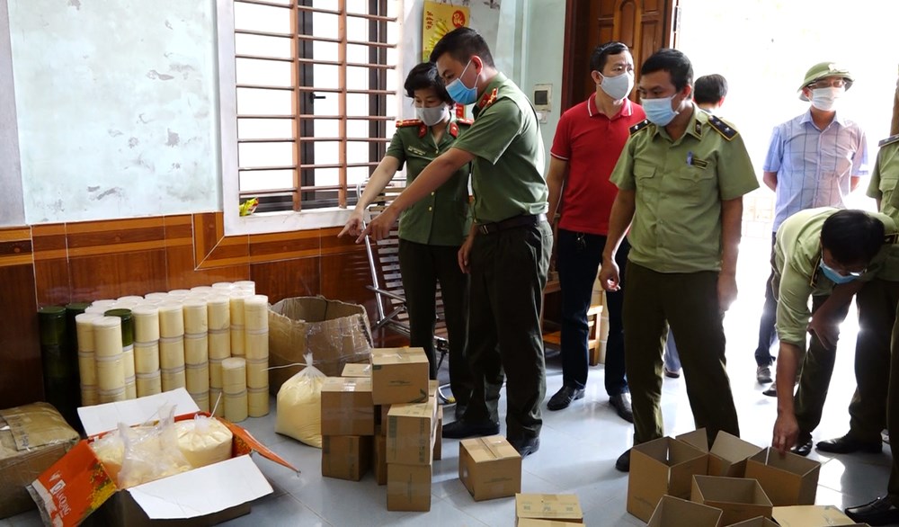 Quảng Bình: Phát hiện và tịch thu gần 1 tấn mỹ phẩm làm đẹp - ảnh 1