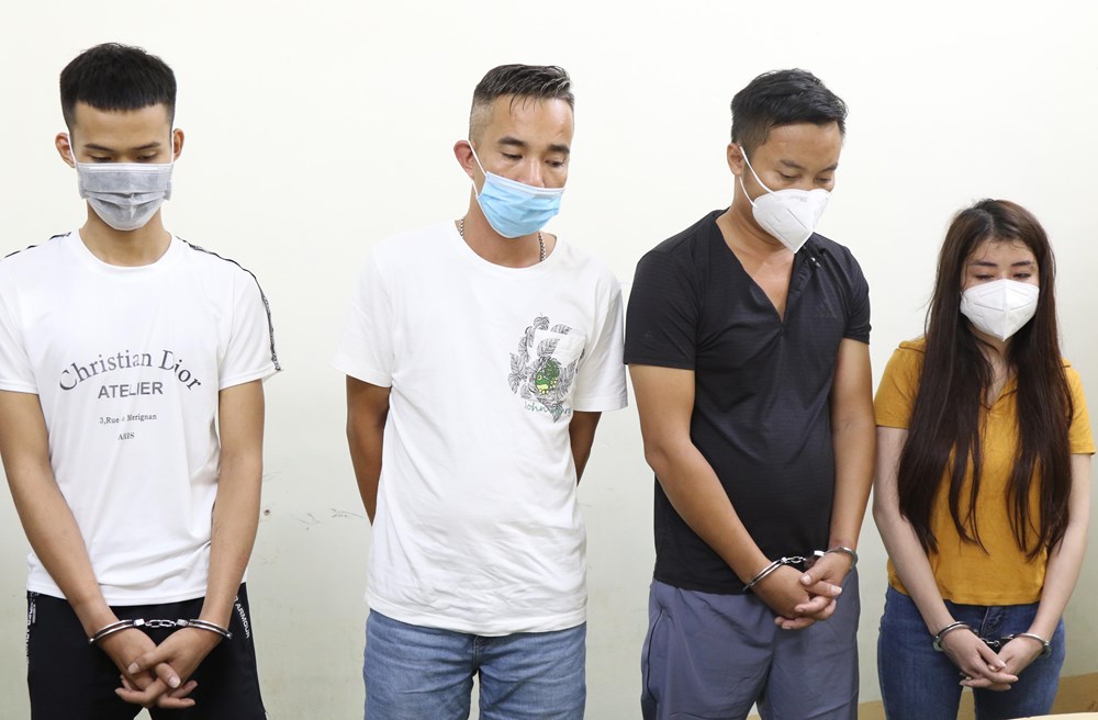 Quảng Bình: Bắt “kiều nữ” buôn bán ma túy và tàng trữ súng - ảnh 1