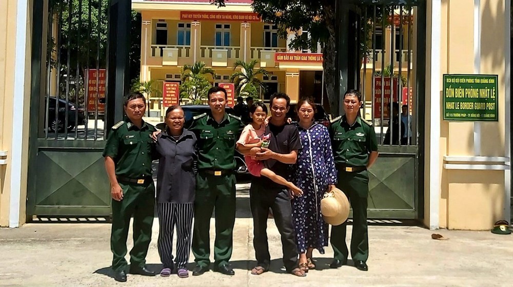 Quảng Bình: Đã tìm thấy cháu bé đi lạc ở bờ biển Nhật Lệ - ảnh 1
