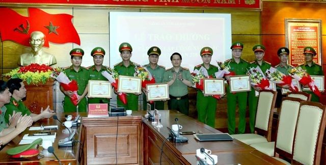 Quảng Bình: Khen thưởng các tập thể, cá nhân phá án ma túy, mại dâm - ảnh 1