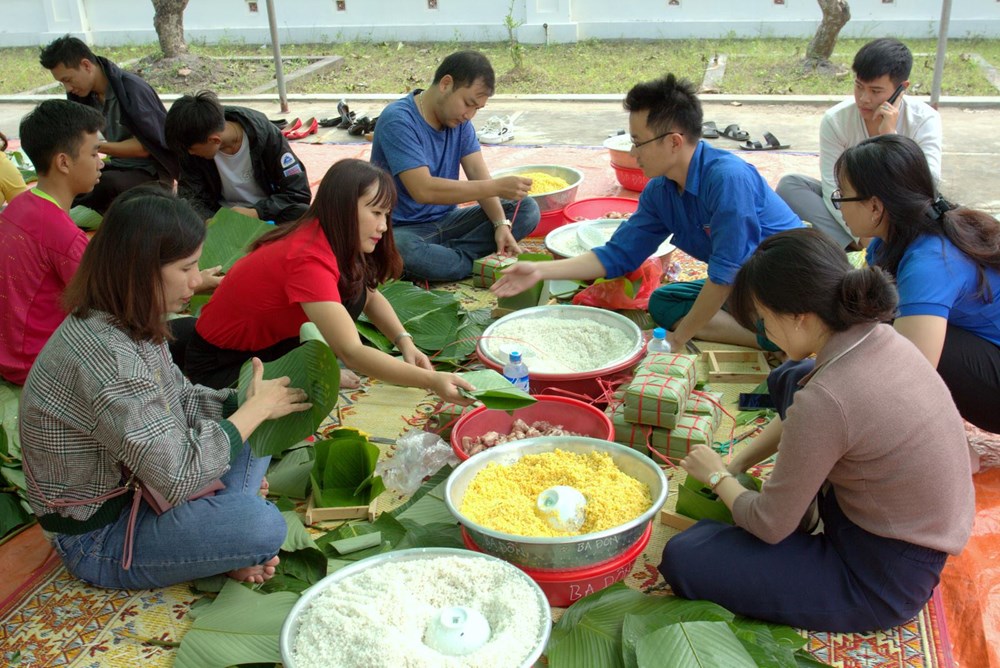 Đầm ấm lễ hội bánh chưng vì người nghèo ở Ba Đồn - ảnh 2
