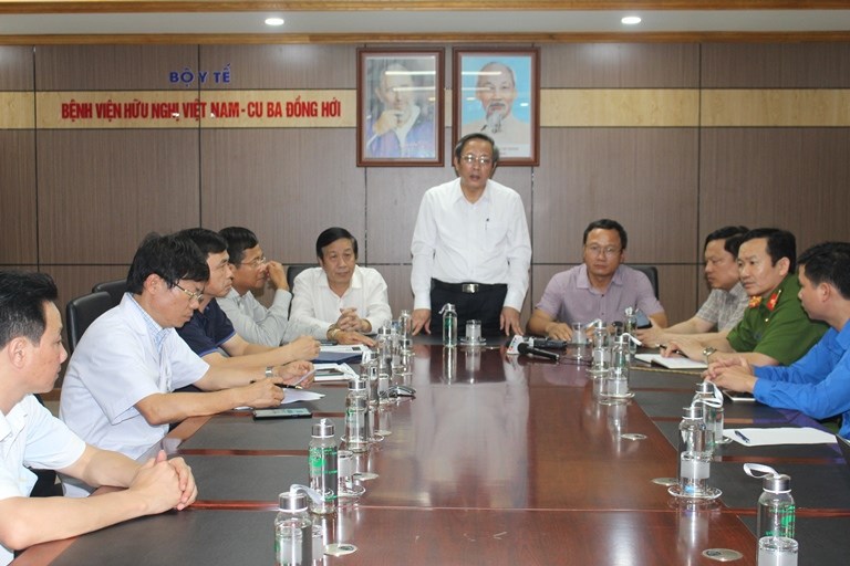 Vụ tai nạn xe khách du lịch ở Quảng Bình: Tập trung cứu người bị nạn - ảnh 3