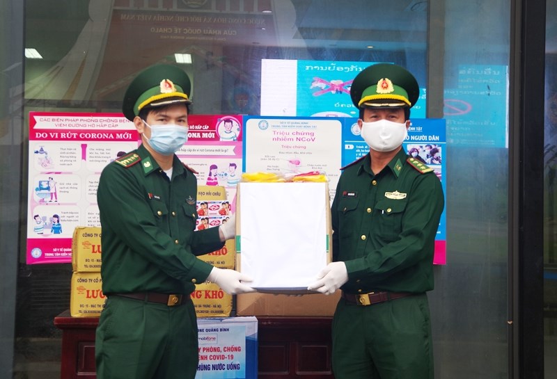Quảng Bình: Thăm hỏi, tặng quà cán bộ, chiến sĩ phòng, chống dịch Covid-19 ở cửa khẩu Cha Lo - ảnh 1