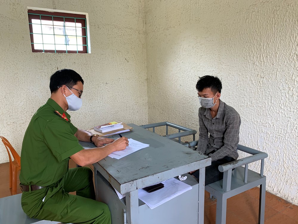 Khởi tố 3 thanh niên quan hệ với bé gái 15 tuổi quen qua facebook - ảnh 1