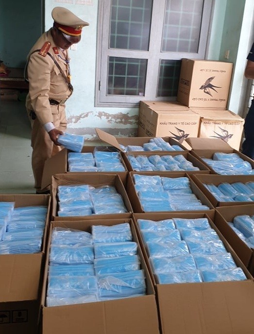 Quảng Bình: Tịch thu 75.000 khẩu trang y tế không rõ nguồn gốc - ảnh 1