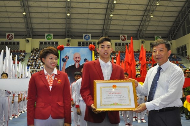 Quảng Bình: Thưởng 30 triệu đồng cho “kình ngư” Nguyễn Huy Hoàng - ảnh 1