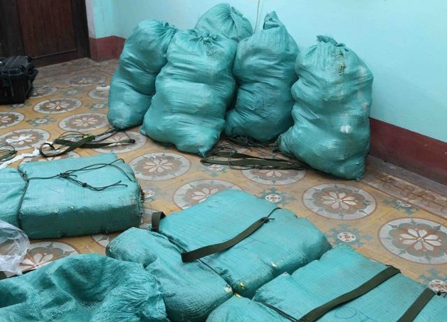 Trao thưởng 110 triệu đồng cho tập thể và cá nhân vụ bắt giữ hơn 308kg ma túy - ảnh 3
