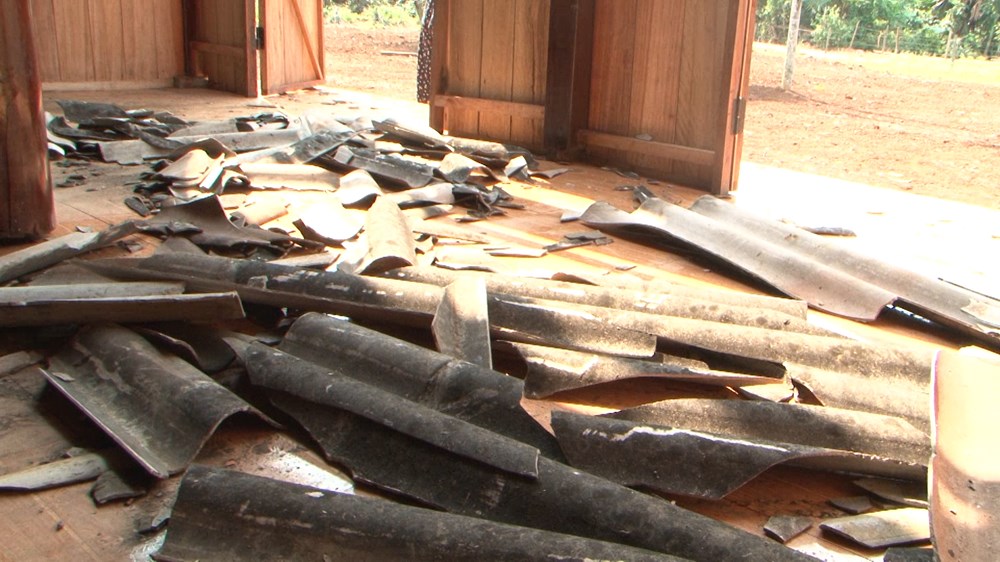 Quảng Bình: 33 ngôi nhà bị tốc mái do lốc xoáy - ảnh 2