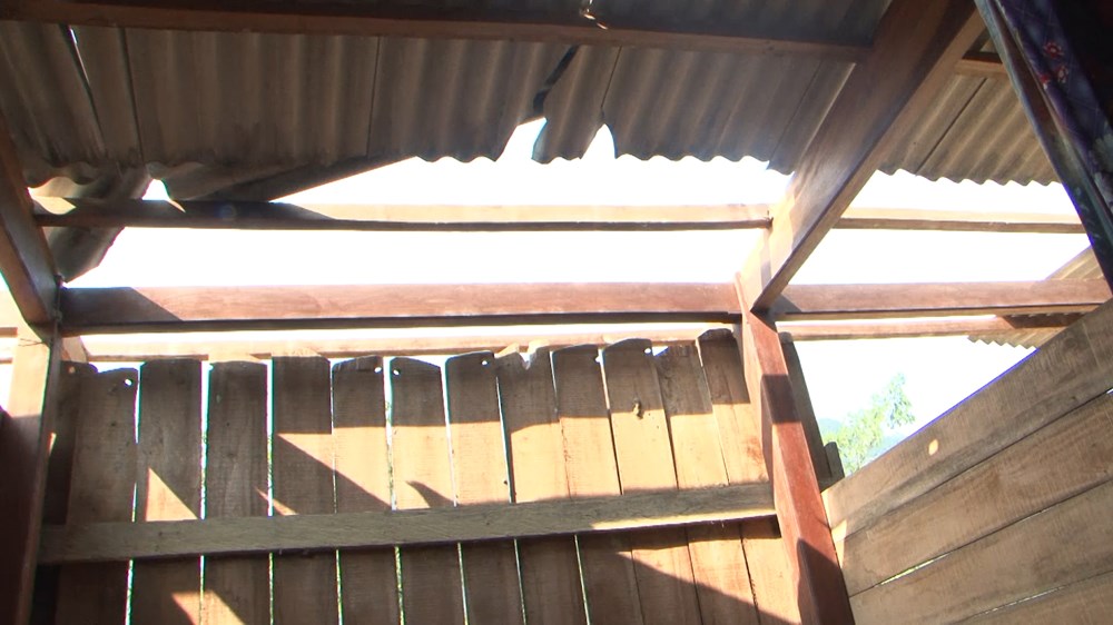 Quảng Bình: 33 ngôi nhà bị tốc mái do lốc xoáy - ảnh 1