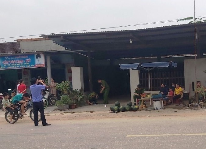 Quảng Bình: 2 thanh niên dùng súng tự chế bắn chủ nhà bị thương nặng - ảnh 1