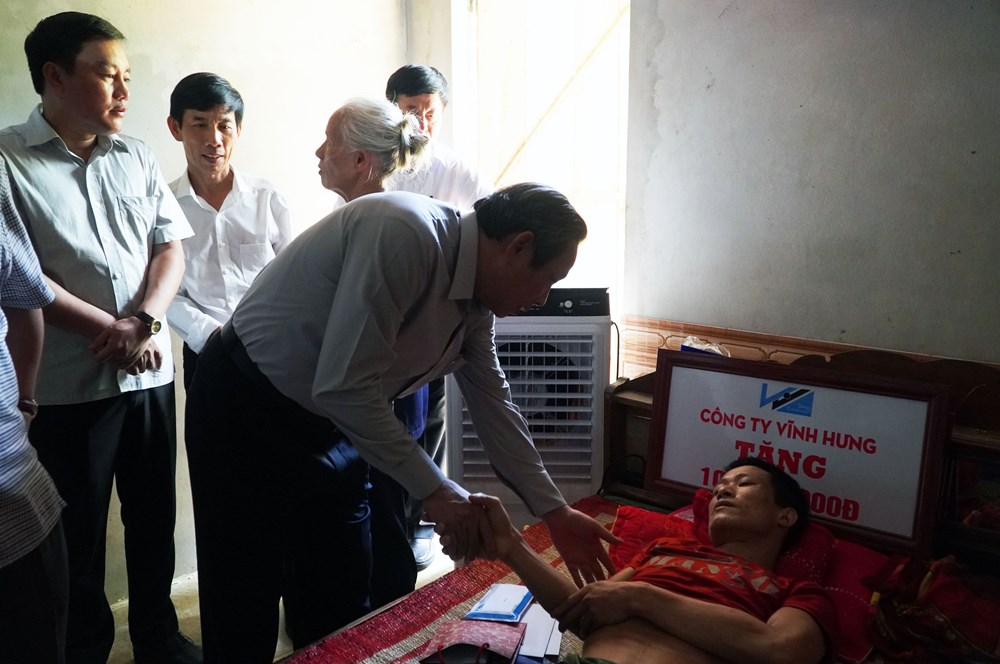 Bí thư Tỉnh ủy Quảng Bình chia sẻ khó khăn với “người hùng” mùa lũ 2010 - ảnh 1