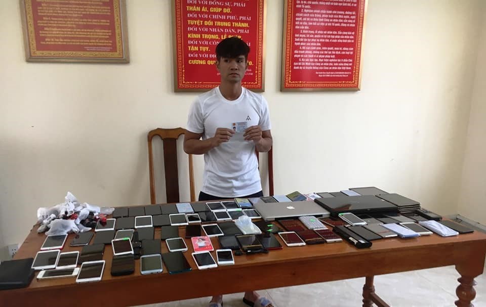 Bắt giữ tên trộm đột nhập cửa hàng “ẵm” 80 điện thoại di động - ảnh 1