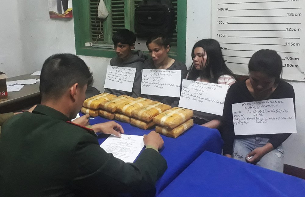 Quảng Bình: Khen thưởng Ban chuyên án triệt phá vụ vận chuyển 6 vạn viên ma túy qua biên giới - ảnh 3