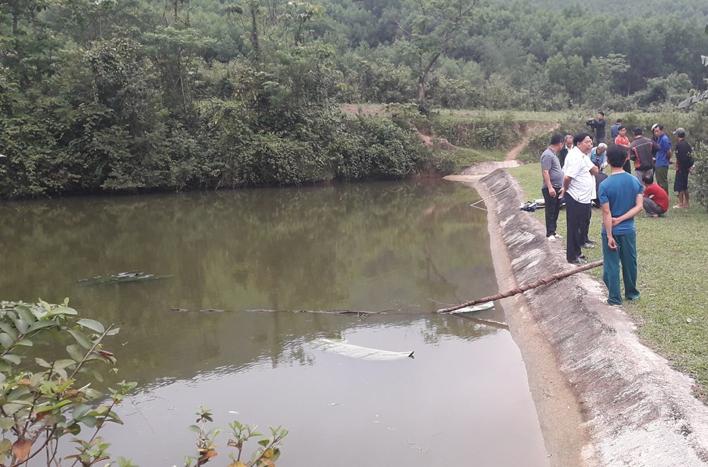 Lên chơi nhà bà ngoại, hai cháu nhỏ bị đuối nước thương tâm - ảnh 1