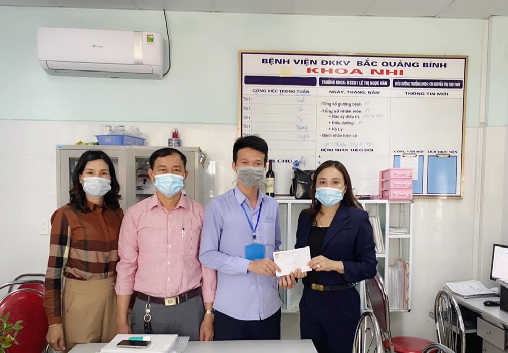 Bé sơ sinh 2 ngày tuổi bị bỏ rơi ở rừng tràm - ảnh 1