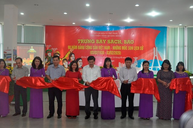 Quảng Bình: Trưng bày sách, báo “90 năm Đảng Cộng sản Việt Nam – Những dấu mốc lịch sử” - ảnh 1
