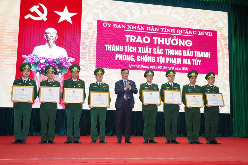 Khen thưởng thành tích phá chuyên án về ma túy xuyên biên giới - ảnh 1