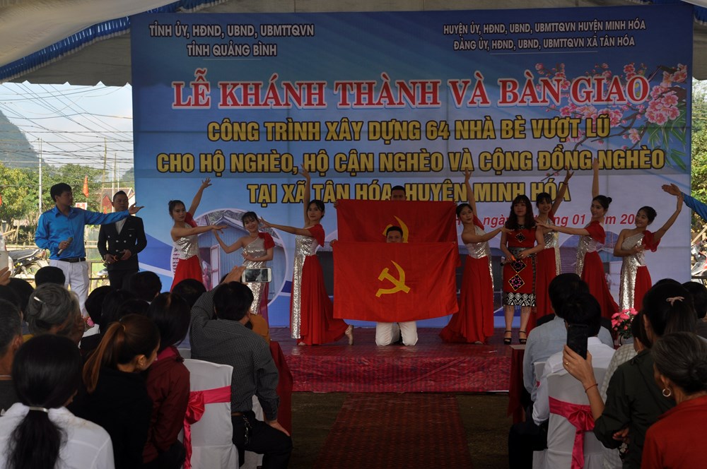 Quảng Bình bàn giao 64 nhà bè vượt lũ ở Tân Hóa - ảnh 2