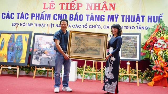 Bảo tàng Mỹ thuật Huế tiếp nhận 47 tác phẩm do các tổ chức, cá nhân trao tặng - ảnh 3