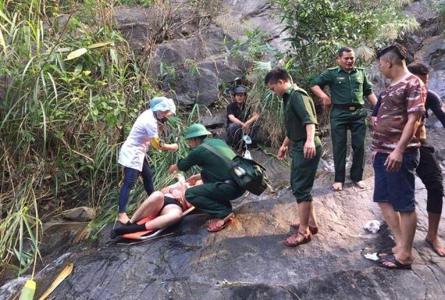 Cứu hộ du khách người Anh gặp nạn khi đi phượt ở thác nước - ảnh 1