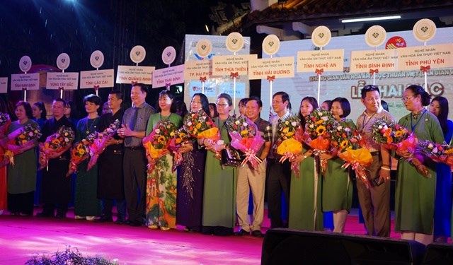 Không gian văn hóa ẩm thực thuần Việt hút khách - ảnh 1