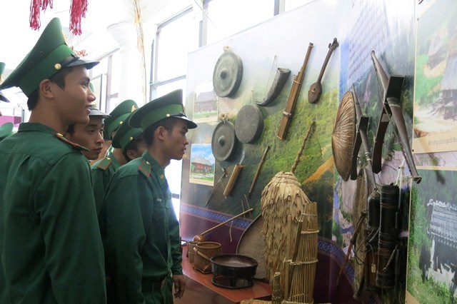 Khai mạc triển lãm “Họ Hồ ở miền Tây Thừa Thiên Huế - Lịch sử và nhân chứng” - ảnh 2