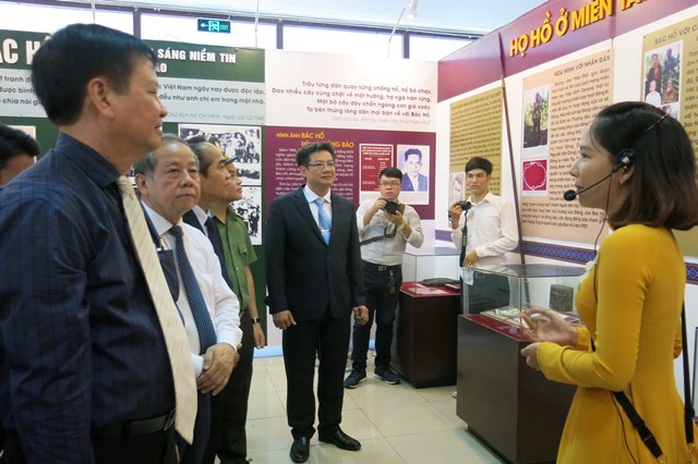 Khai mạc triển lãm “Họ Hồ ở miền Tây Thừa Thiên Huế - Lịch sử và nhân chứng” - ảnh 1