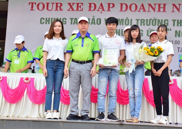 TT-HUẾ: Trao giải cuộc thi “Thử thách dọn rác” - ảnh 1