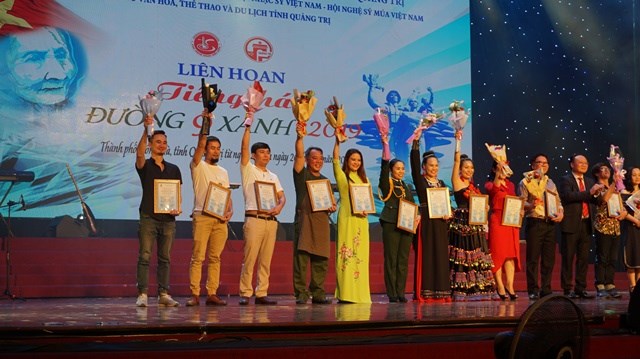 Bộ trưởng Nguyễn Ngọc Thiện dự bế mạc Liên hoan Tiếng hát Đường 9 xanh 2019 - ảnh 10
