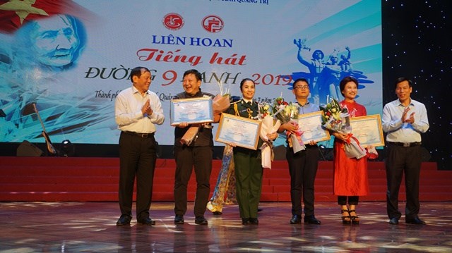Bộ trưởng Nguyễn Ngọc Thiện dự bế mạc Liên hoan Tiếng hát Đường 9 xanh 2019 - ảnh 1