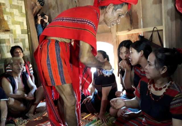 Lập hồ sơ trình Bộ VHTTDL công nhận lễ hội Aza là di sản văn hóa phi vật thể quốc gia - ảnh 10