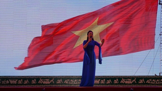 Nồng ấm đêm hội VHTTDL các dân tộc thiểu số vùng biên giới Việt- Lào - ảnh 10