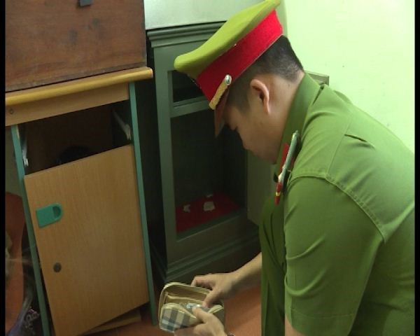 Khởi tố cán bộ bưu điện lừa đảo chiếm đoạt hơn 11 tỉ đồng - ảnh 2