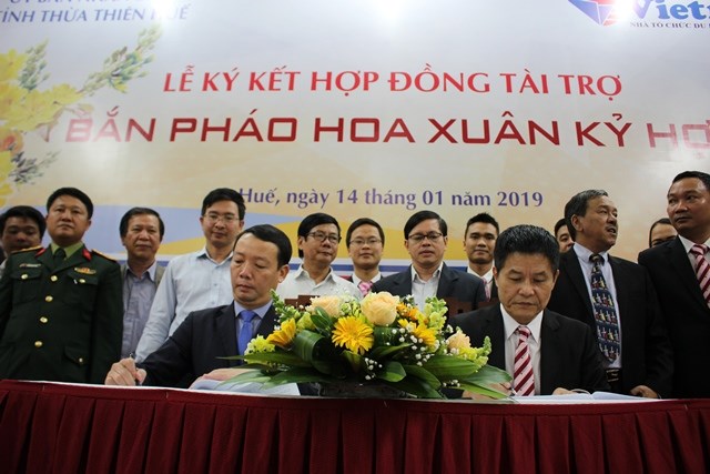 TT-Huế: Bắn pháo hoa chào xuân Kỷ Hợi bằng nguồn xã hội hóa - ảnh 1