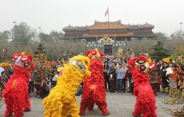 TT-Huế: Bắn pháo hoa chào xuân Kỷ Hợi bằng nguồn xã hội hóa - ảnh 2