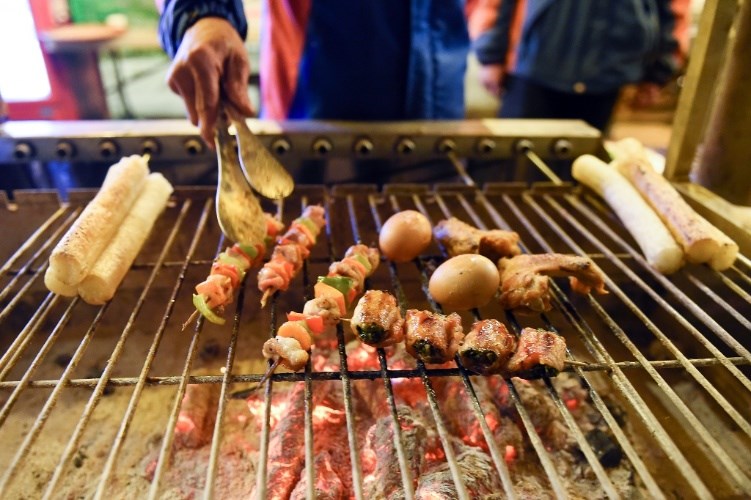 Người Hà Nội đang  “bỏ phố lên núi” vì nắng nóng - ảnh 10